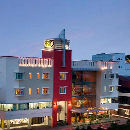Hotel Santika 폰티아낙 외부 사진