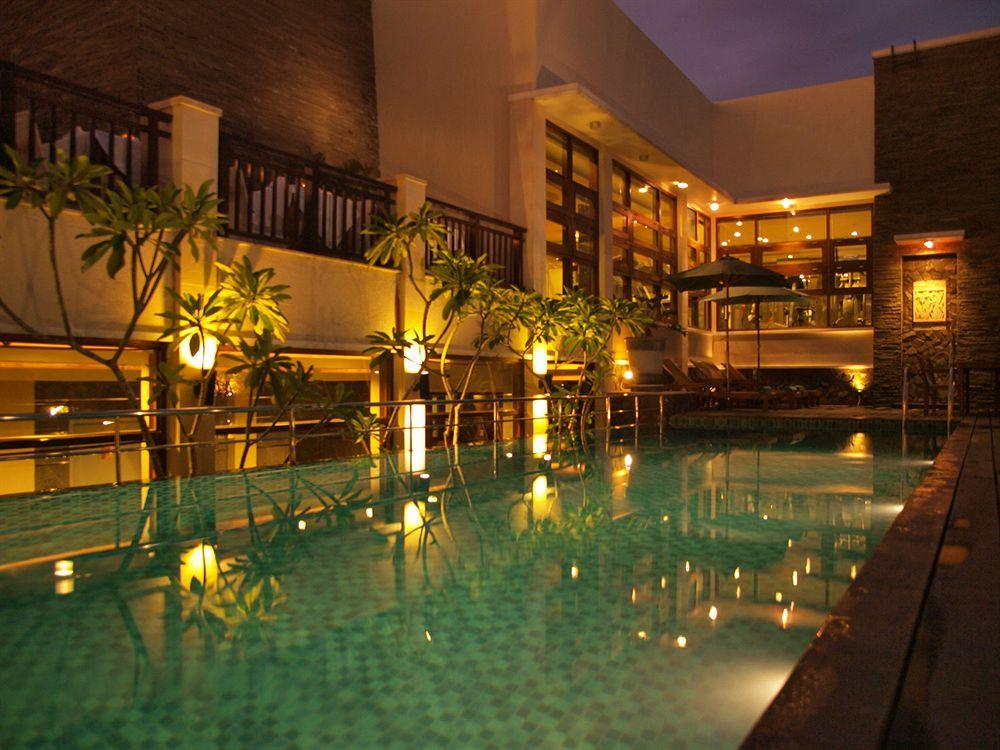 Hotel Santika 폰티아낙 외부 사진