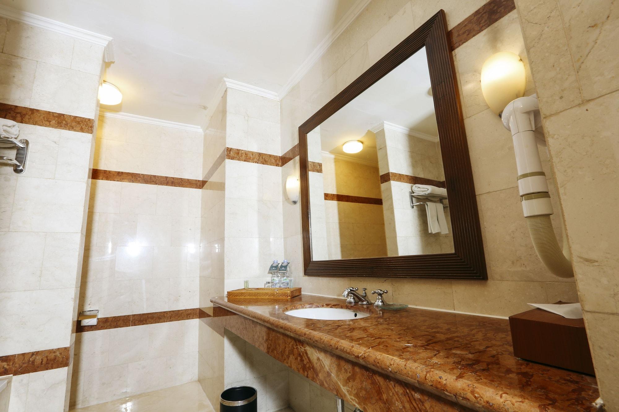 Hotel Santika 폰티아낙 외부 사진
