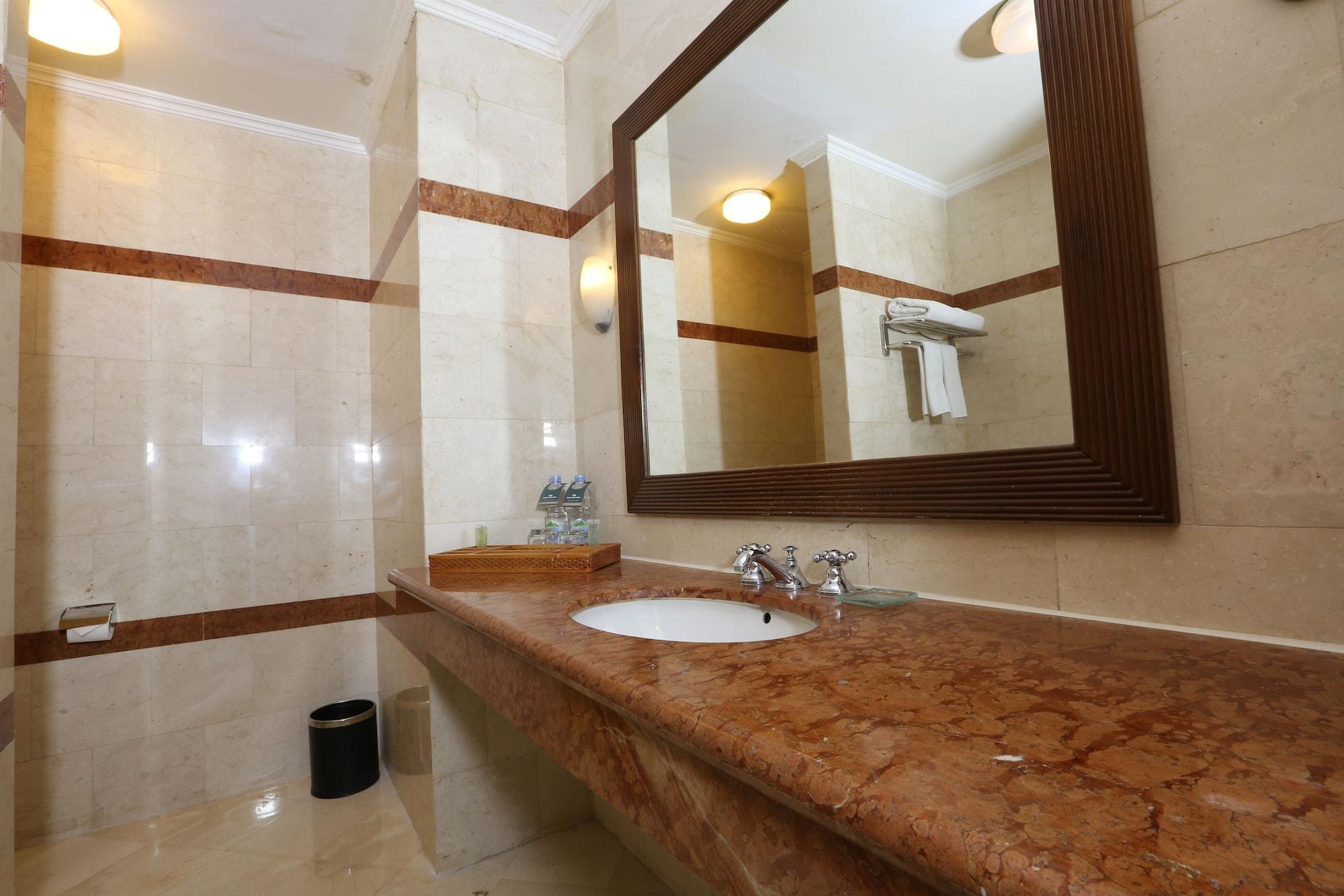 Hotel Santika 폰티아낙 외부 사진