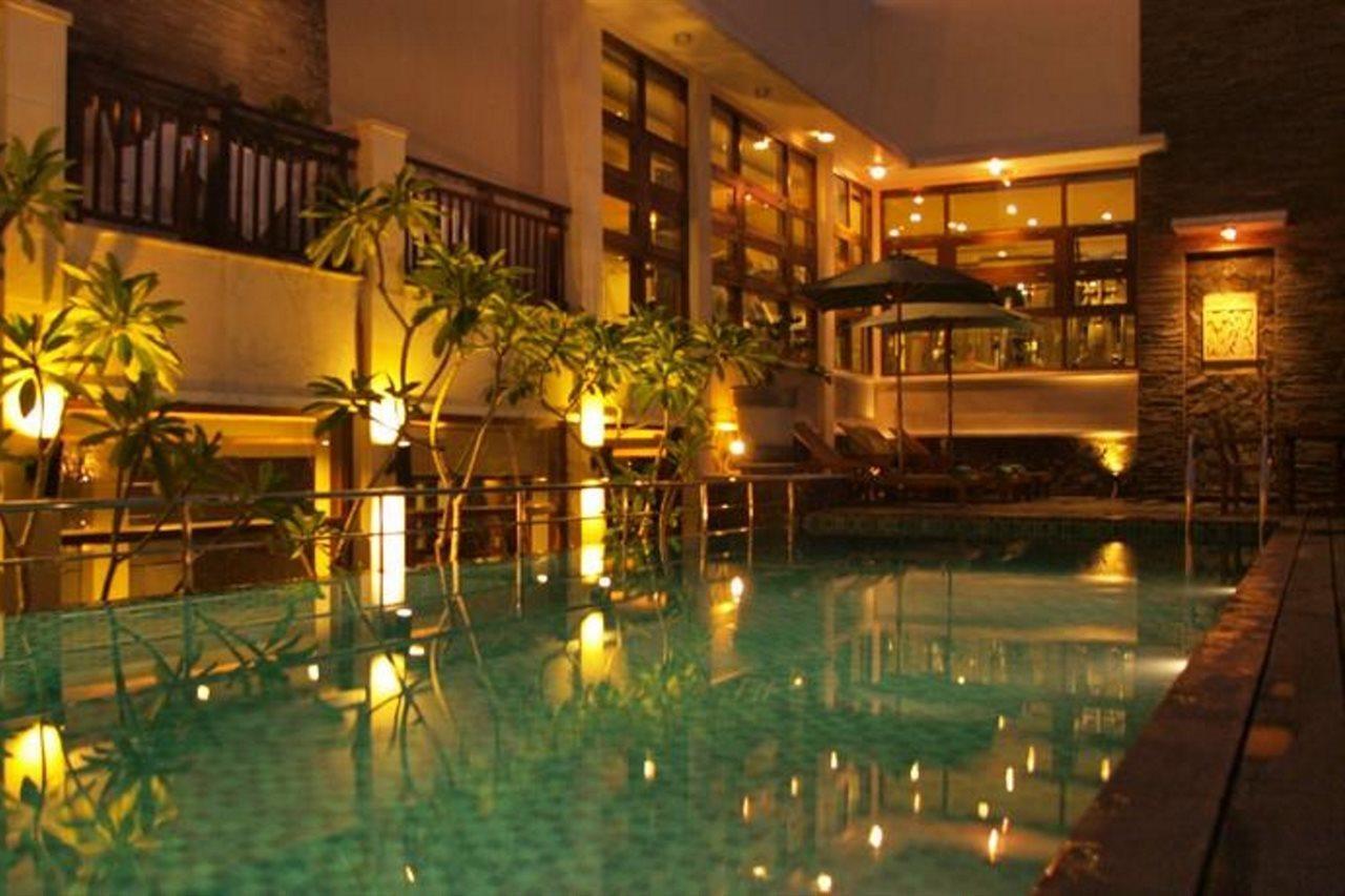 Hotel Santika 폰티아낙 외부 사진