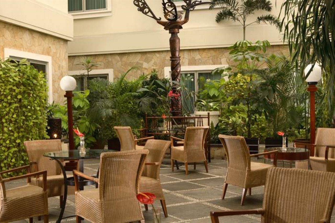 Hotel Santika 폰티아낙 외부 사진