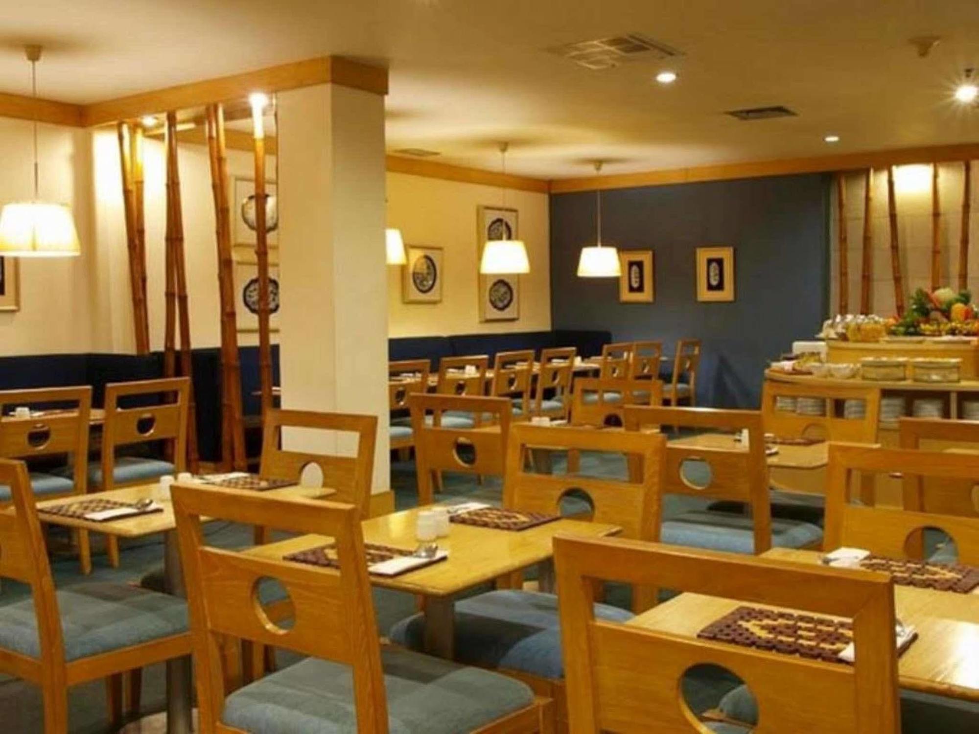 Hotel Santika 폰티아낙 외부 사진