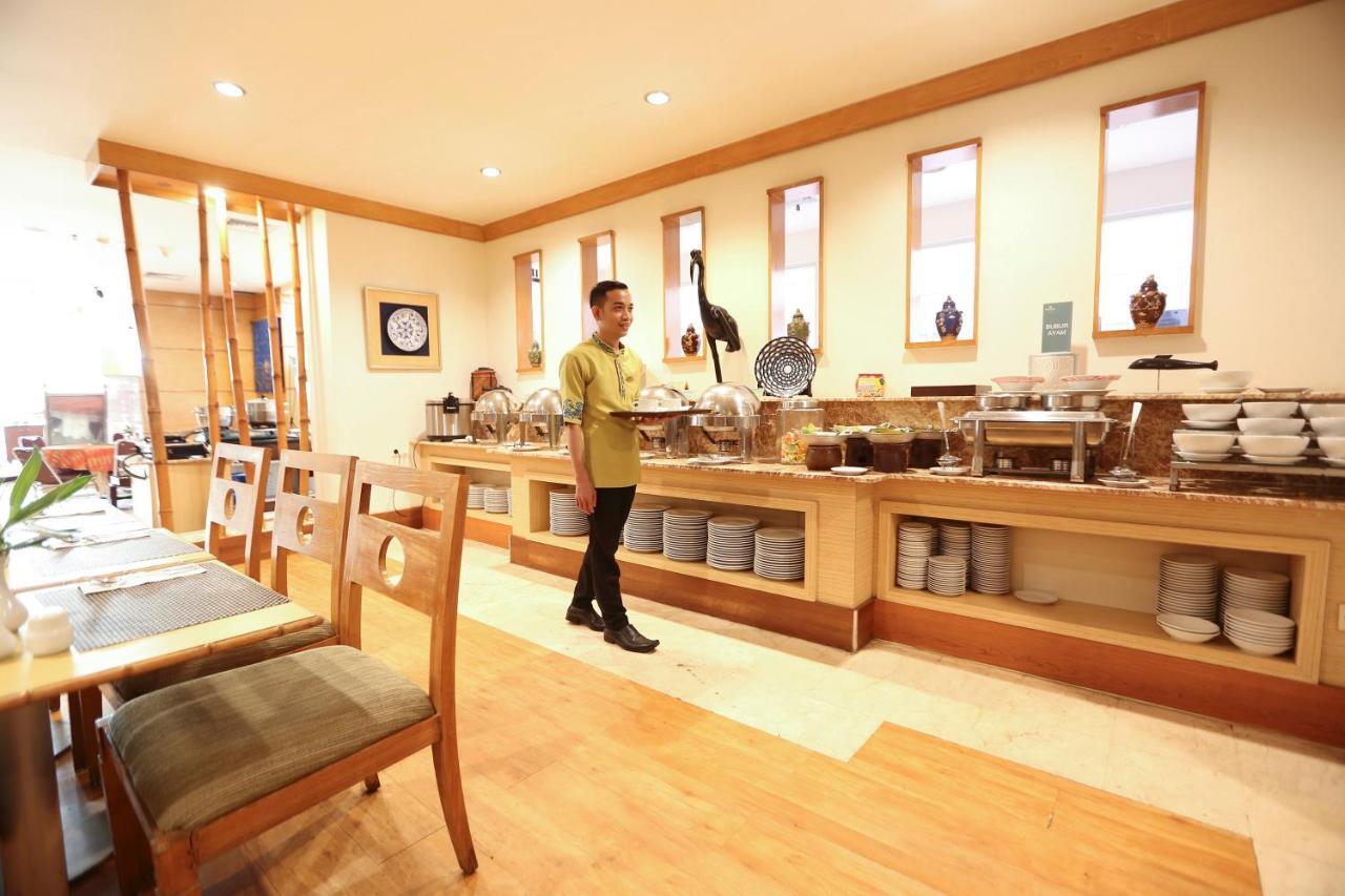 Hotel Santika 폰티아낙 외부 사진