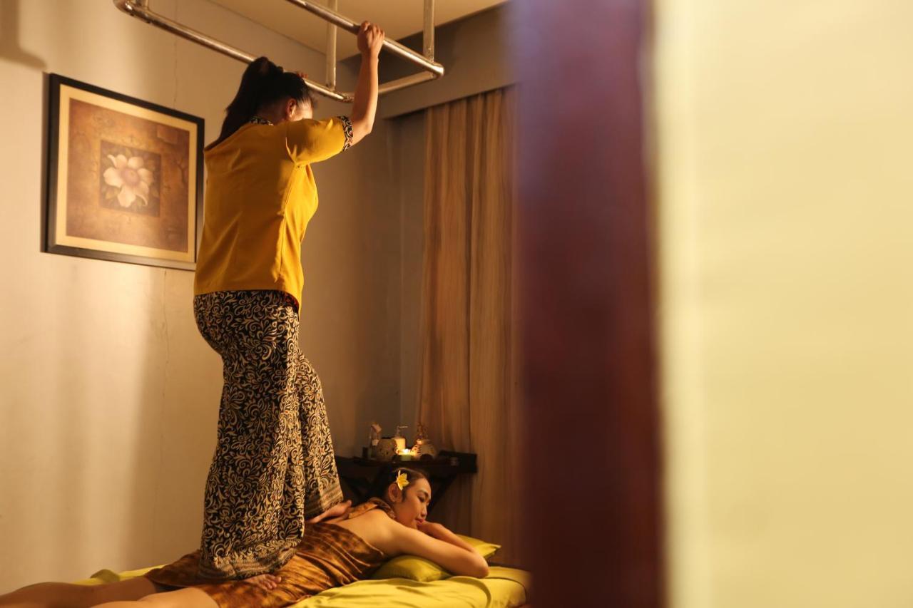 Hotel Santika 폰티아낙 외부 사진