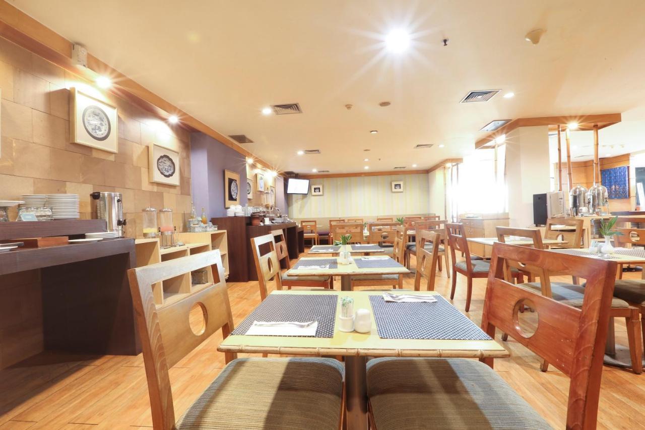 Hotel Santika 폰티아낙 외부 사진