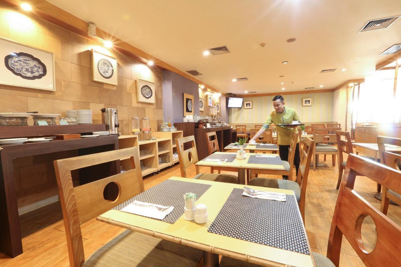 Hotel Santika 폰티아낙 외부 사진