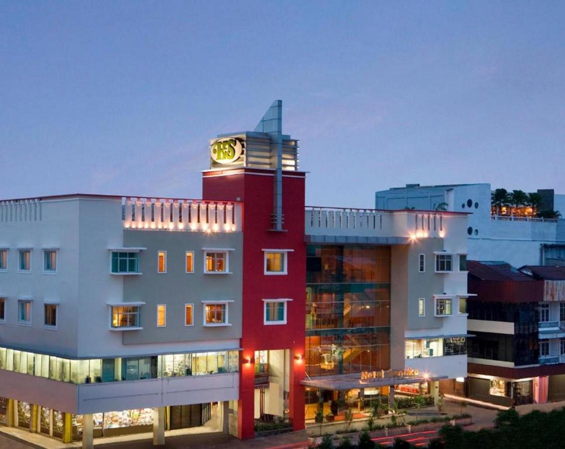 Hotel Santika 폰티아낙 외부 사진