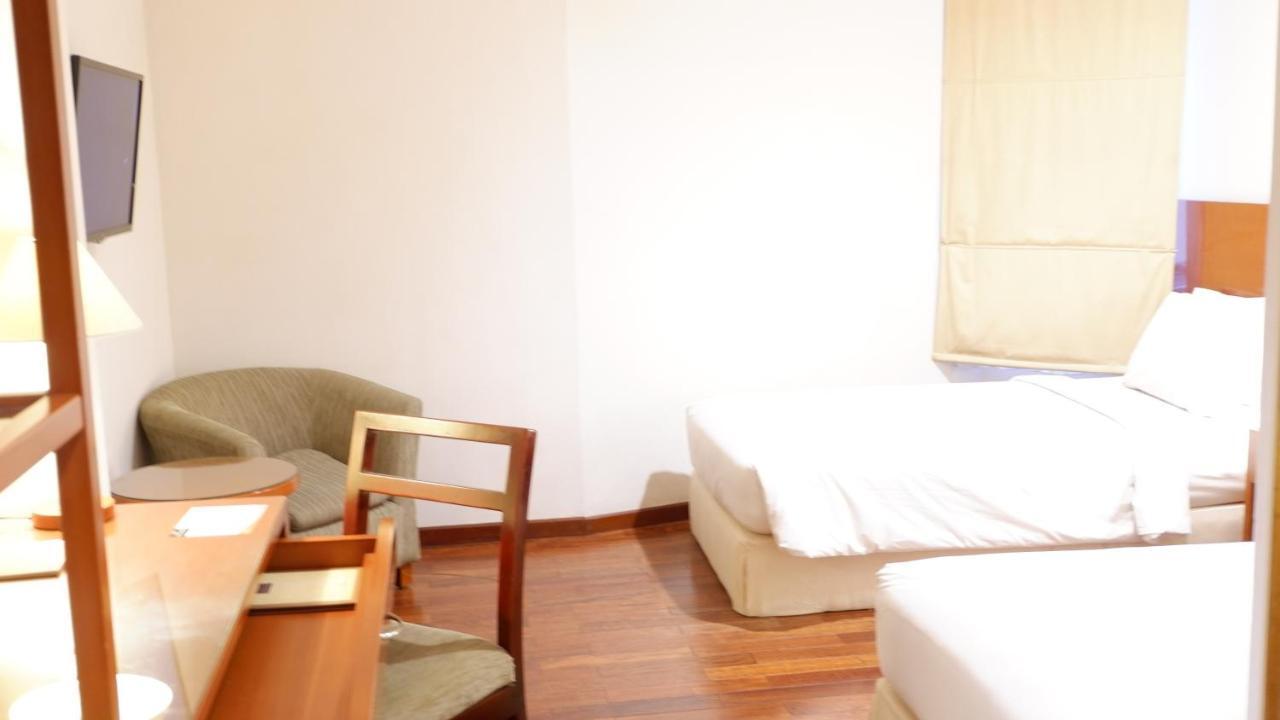Hotel Santika 폰티아낙 외부 사진